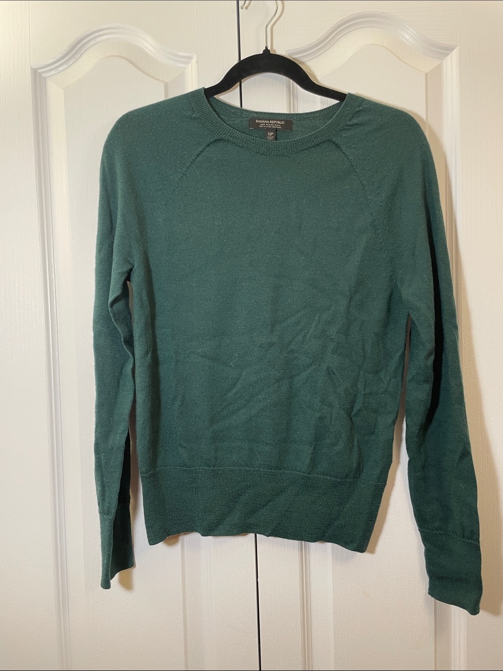 Banana Republic Women's 100% Wool Crewneck Sweater in Deep Green